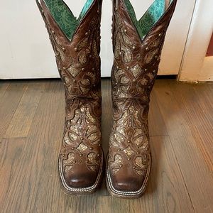 Corral cowgirl boots. Size: 6.5W.